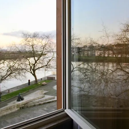 לינה וארוחת בוקר A Rendilheira Charm וילה דו קונדה