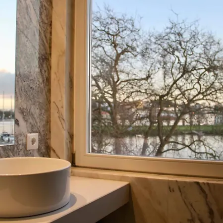 לינה וארוחת בוקר A Rendilheira Charm וילה דו קונדה